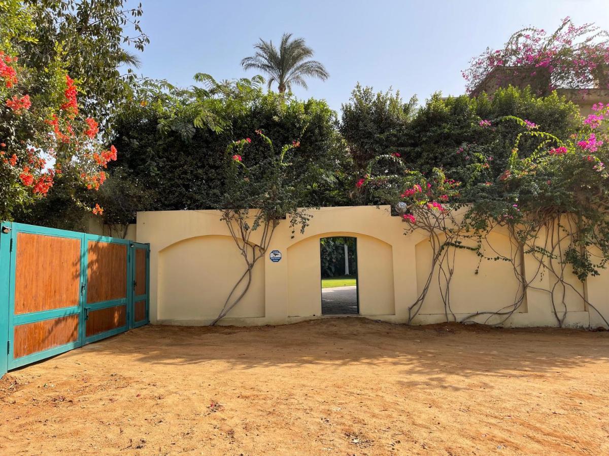 Huge Master Bedroom With Balcony Near The Pyramids Homestay *