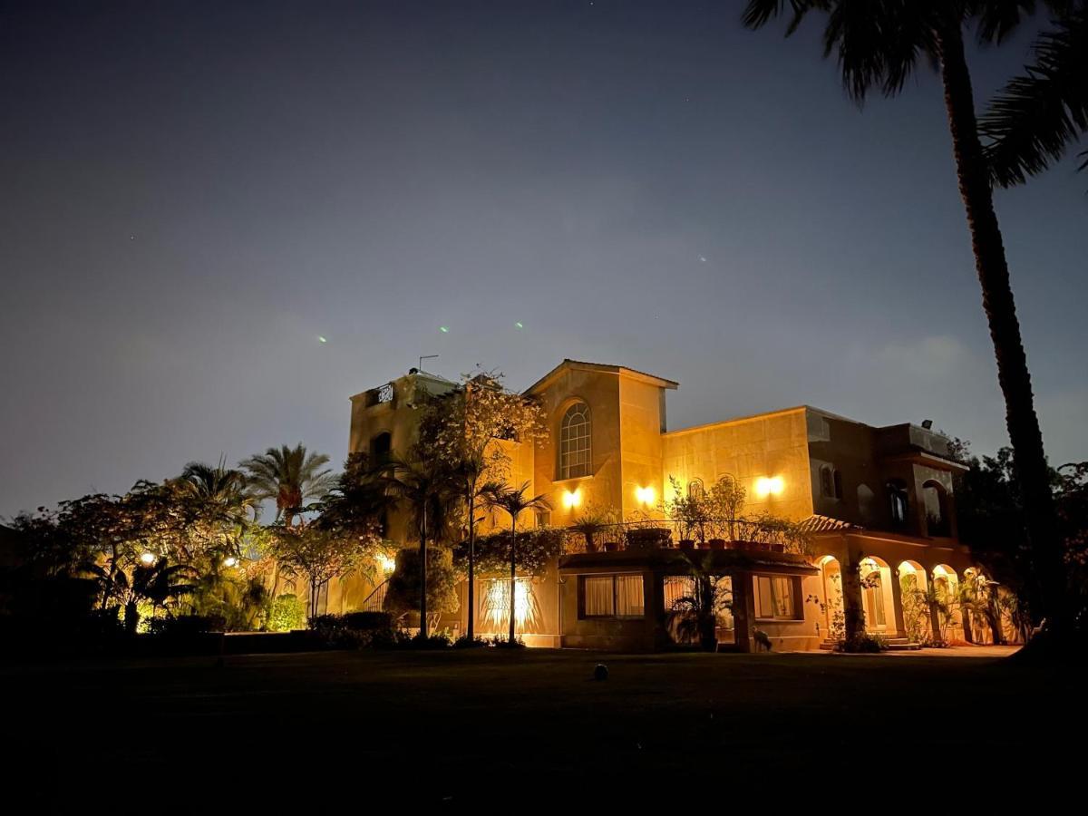 Homestay Huge Master Bedroom With Balcony Near The Pyramids *