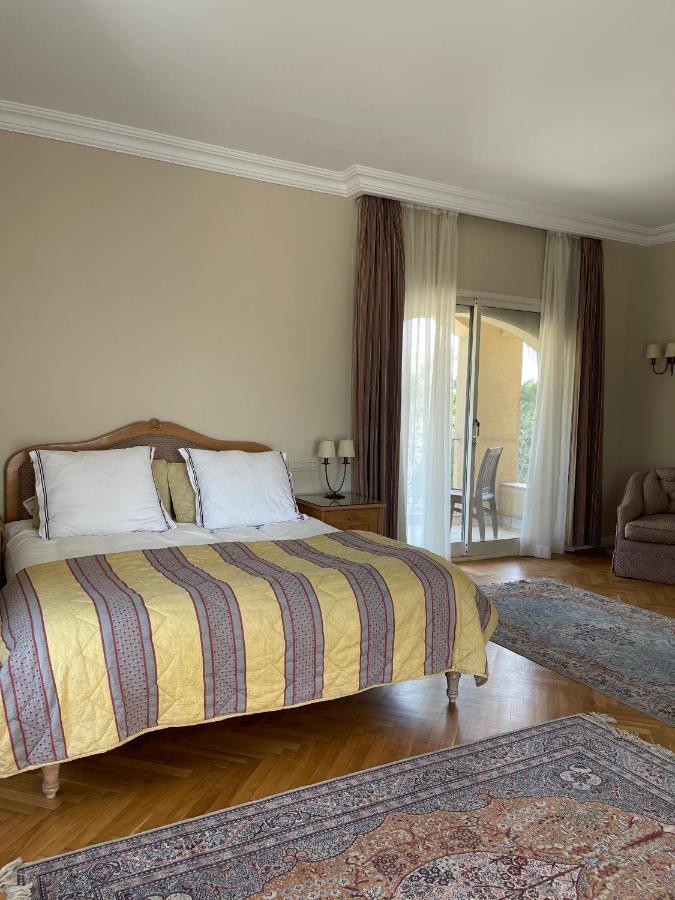Homestay Huge Master Bedroom With Balcony Near The Pyramids Cairo
