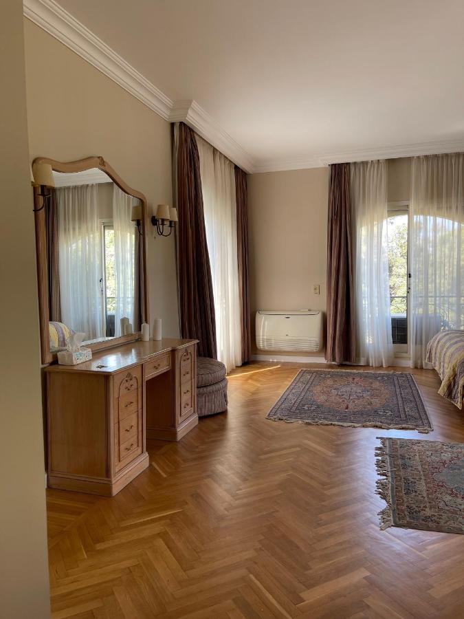Huge Master Bedroom With Balcony Near The Pyramids Homestay Cairo