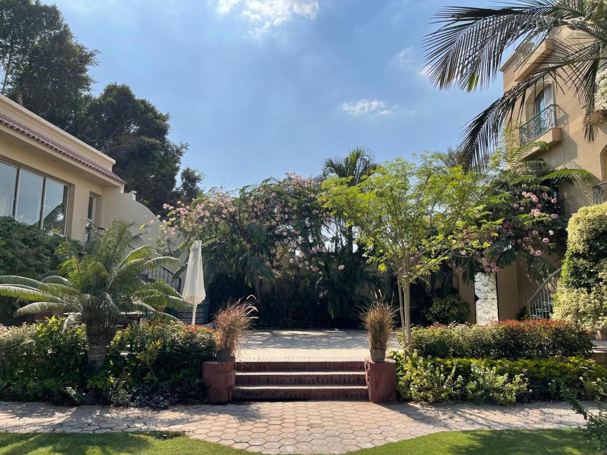 Hospedagem domiciliar Huge Master Bedroom With Balcony Near The Pyramids *