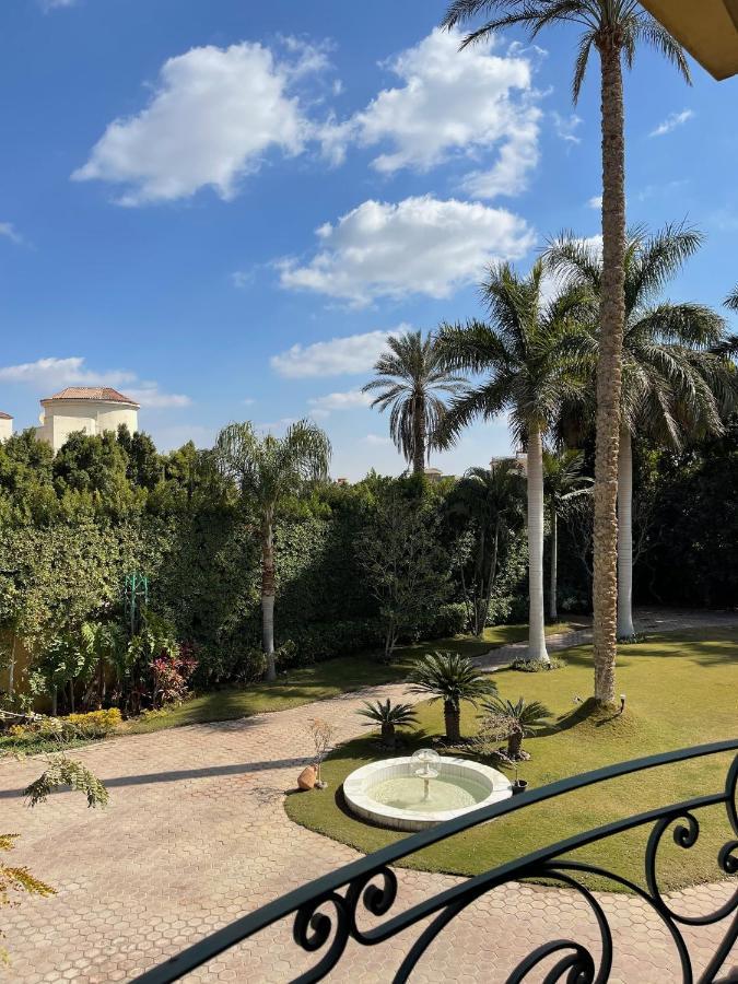 Hospedagem domiciliar Huge Master Bedroom With Balcony Near The Pyramids