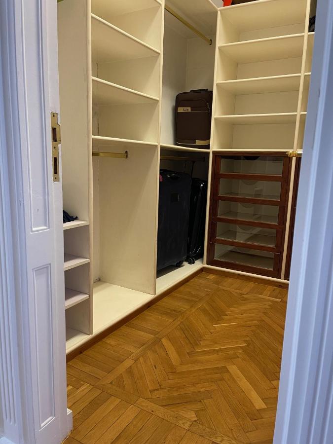 Huge Master Bedroom With Balcony Near The Pyramids Hospedagem domiciliar Cairo